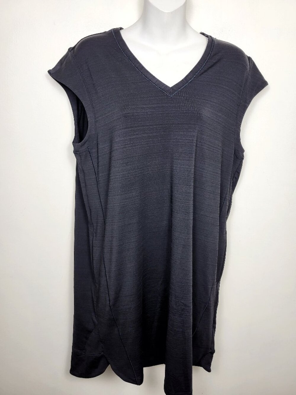 Athleta Black Pacifica Illume V-Neck UV Protection Dress Size Medium M